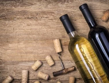 Γιατί δεν πρέπει να αποθηκεύονται όρθια τα μπουκάλια του κρασιού;